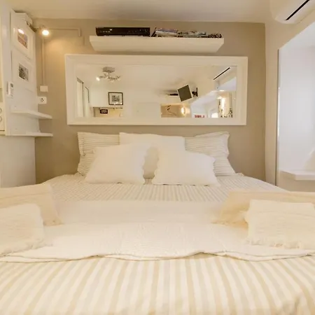 Alfama Heart For Two