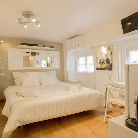 Alfama Heart For Two